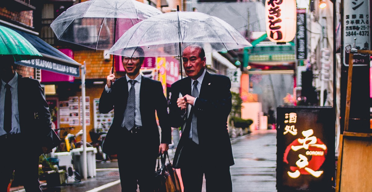 אנשי עסקים בגשם - יפן פעילות