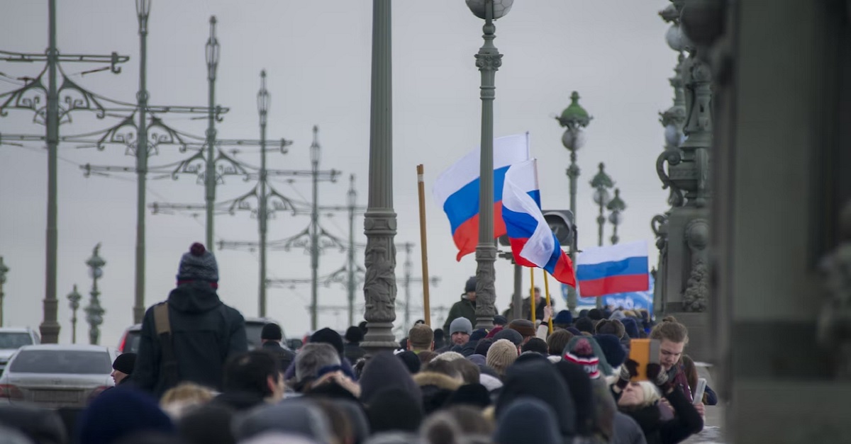 רוסיה דגלים סנט פטרסבורג גשר
