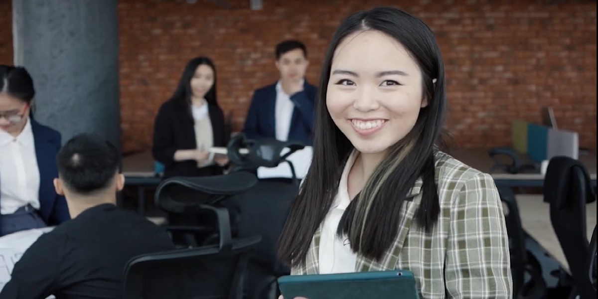 תאילנד אישה חיוך משרד
