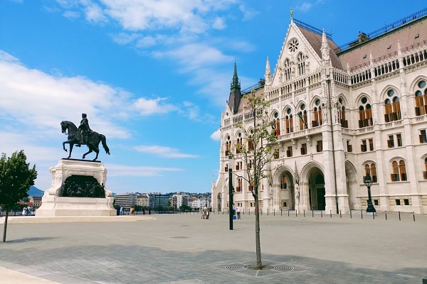 הונגריה בודפשט פרלמנט פסל לאומנות