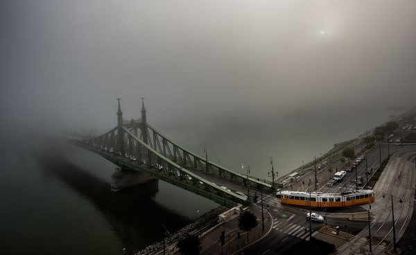 הונגריה בודפשאט גשר ערפל עתיד