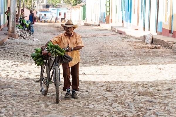 עוני קובה בננות אופניים