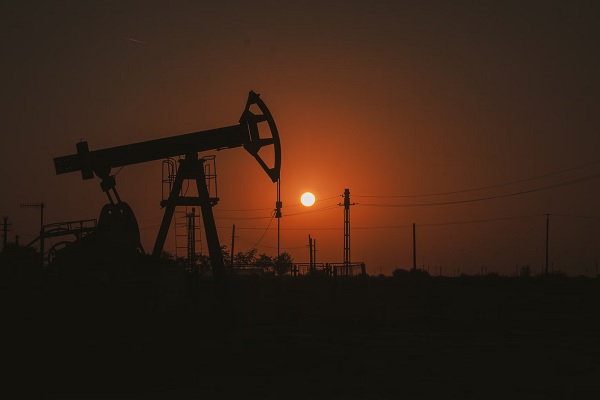 שדה נפט משאבה